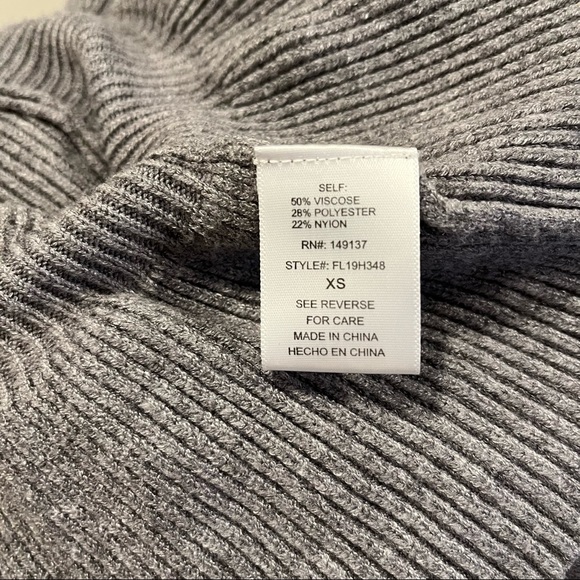 🦭 Fashion Nova V Neck Surplice Sweater - Picture 14 of 16